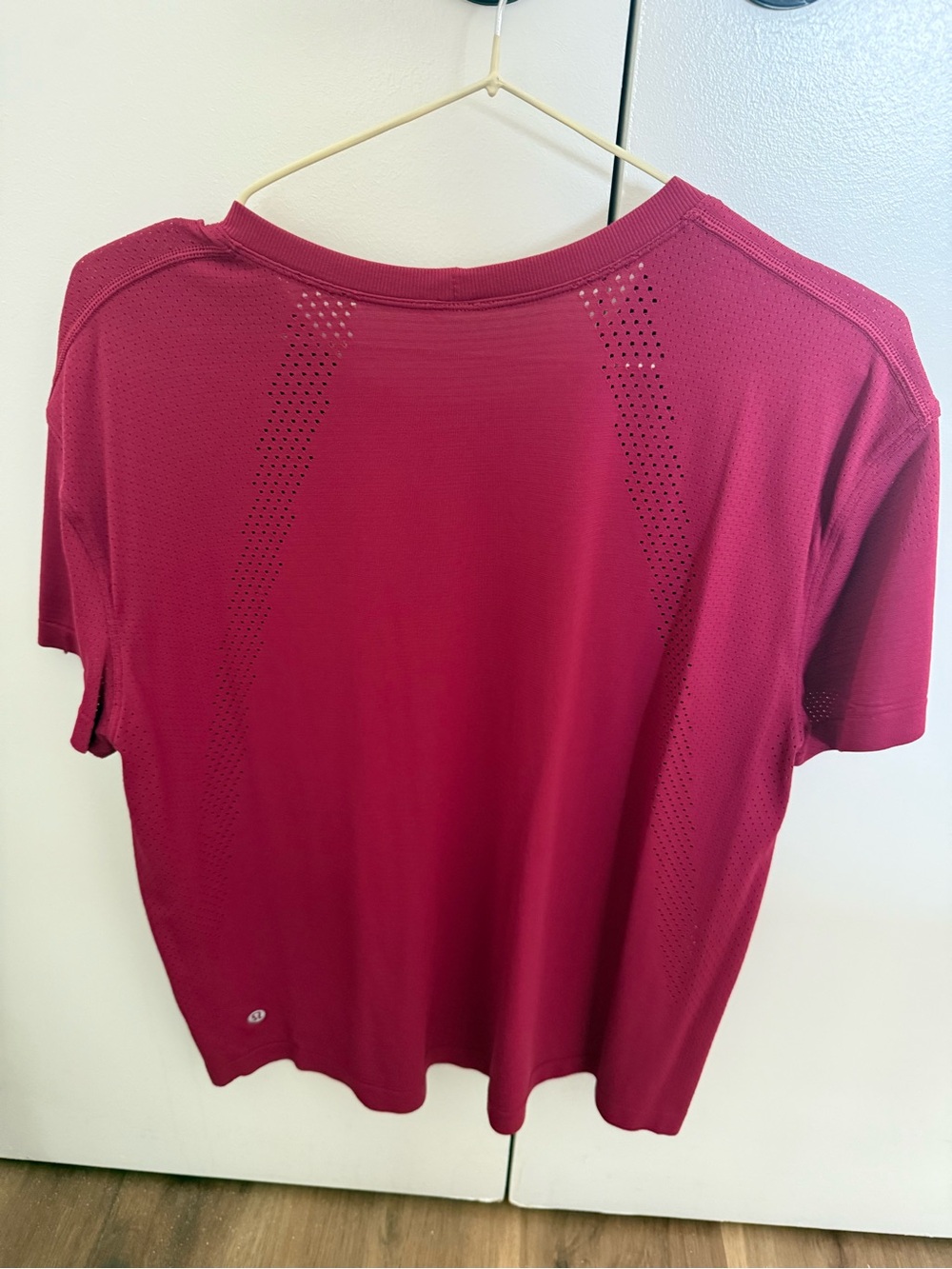 lululemon athletica Short-Sleeve Performance Tee in Deep Berry - Picture 2 of 2